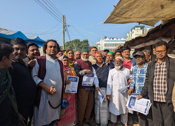 ৩১ দফা তুলে ধরতে মেহেরপুর জেলা বিএনপি’র পথসভা ও লিফলেট বিতরণ